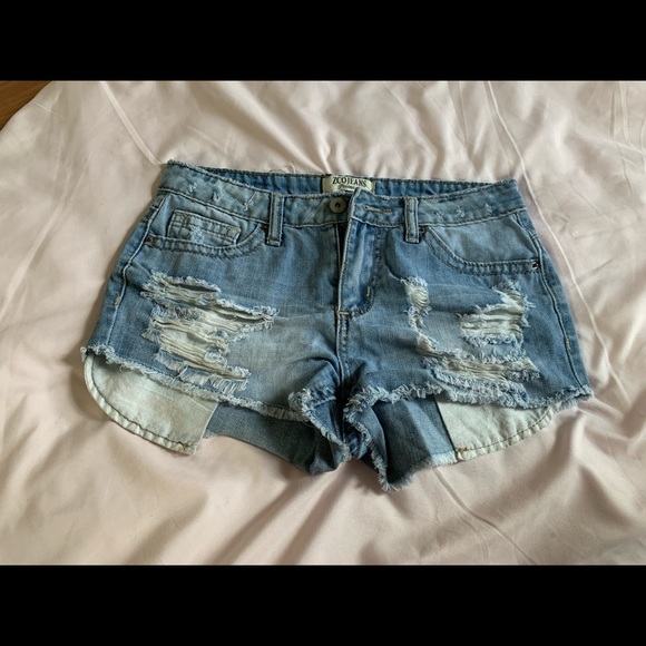 Distressed shorts - Picture 1 of 2
